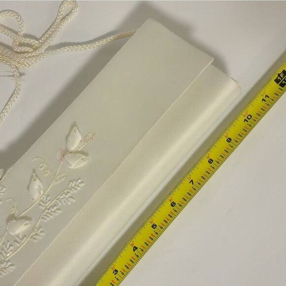 Things Remembered Vintage Cream Silk Beaded Clutch Bag - Picture 8 of 9